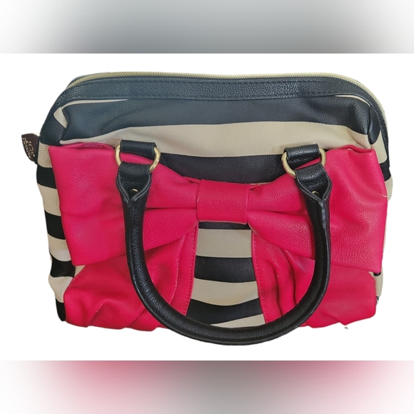 Betsey Johnson Handbags - Y2K Betsey Johnson Off White & Black Striped Purse with Oversized Pink Bow